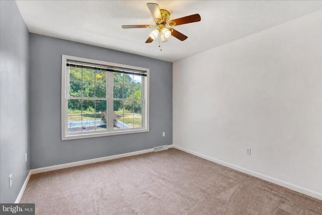 2528 MEETINGHOUSE RD, Spring Grove, PA 17362