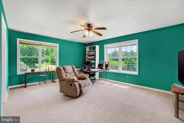 2528 MEETINGHOUSE RD, Spring Grove, PA 17362