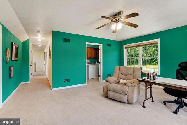 2528 MEETINGHOUSE RD, Spring Grove, PA 17362