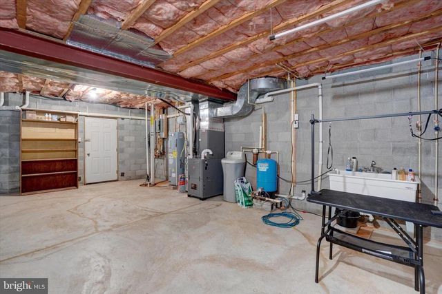 2528 MEETINGHOUSE RD, Spring Grove, PA 17362