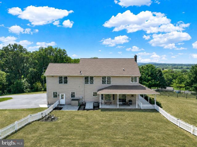 2528 MEETINGHOUSE RD, Spring Grove, PA 17362