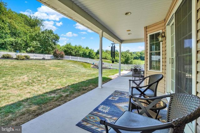 2528 MEETINGHOUSE RD, Spring Grove, PA 17362