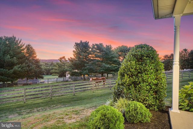 2528 MEETINGHOUSE RD, Spring Grove, PA 17362