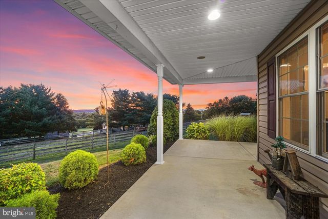 2528 MEETINGHOUSE RD, Spring Grove, PA 17362
