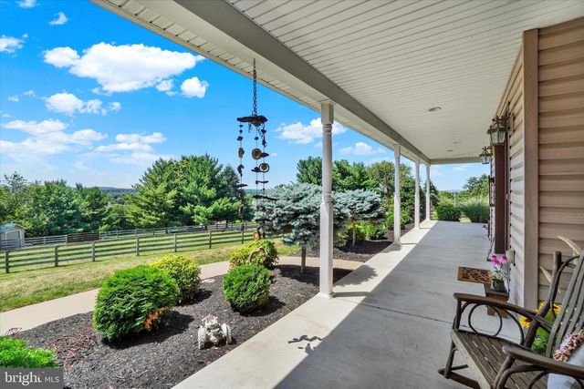 2528 MEETINGHOUSE RD, Spring Grove, PA 17362