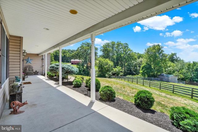 2528 MEETINGHOUSE RD, Spring Grove, PA 17362