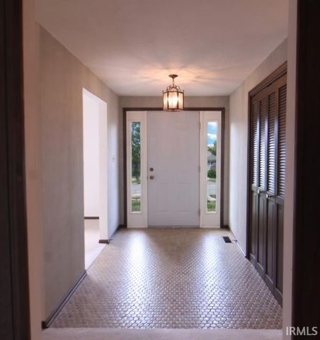 8729 Nicole Drive, Fort Wayne, IN 46806