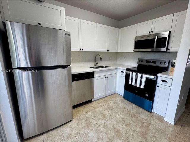 6676 SW 115th Ct 404, Miami, FL 33173