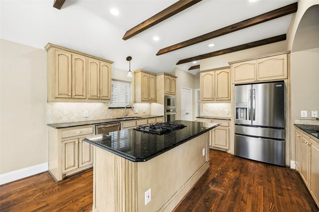 15 Center Court, Heath, TX 75032