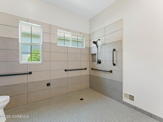 80 Silverside Road, Lakewood, NJ 08701