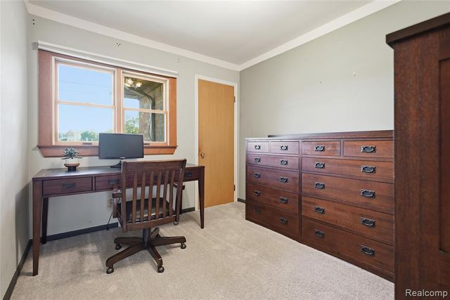 22501 E 11 Mile Road, Saint Clair Shores, MI 48081