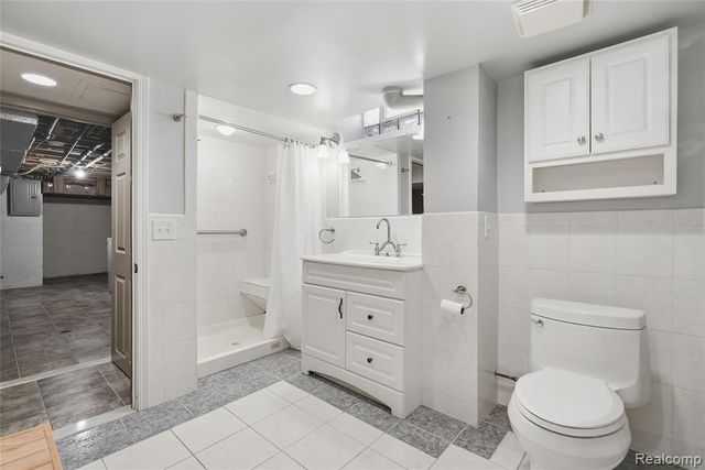 22501 E 11 Mile Road, Saint Clair Shores, MI 48081