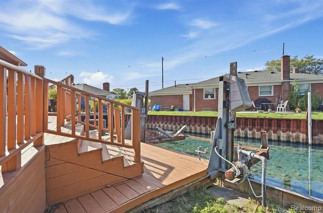 22501 E 11 Mile Road, Saint Clair Shores, MI 48081