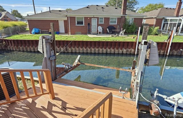 22501 E 11 Mile Road, Saint Clair Shores, MI 48081