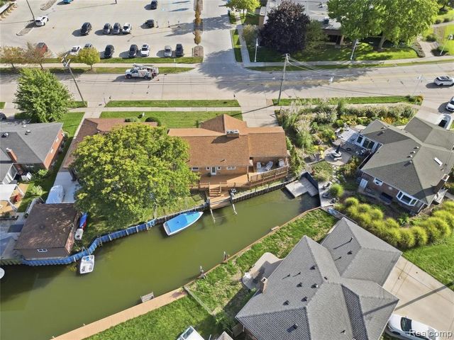 22501 E 11 Mile Road, Saint Clair Shores, MI 48081