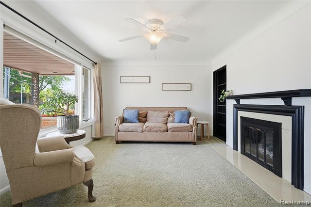 22501 E 11 Mile Road, Saint Clair Shores, MI 48081