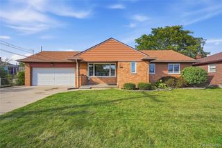 22501 E 11 Mile Road, Saint Clair Shores, MI 48081