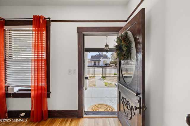 712 W Court Avenue, Las Cruces, NM 88005