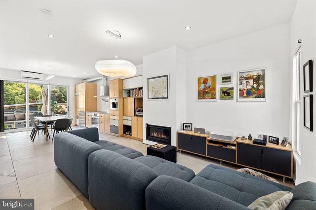 619 10TH ST NE, Washington, DC 20002