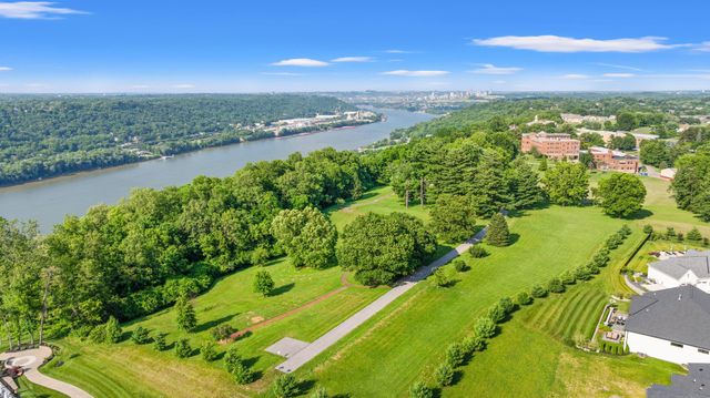 1077 Walburg Avenue, Villa Hills, KY 41017