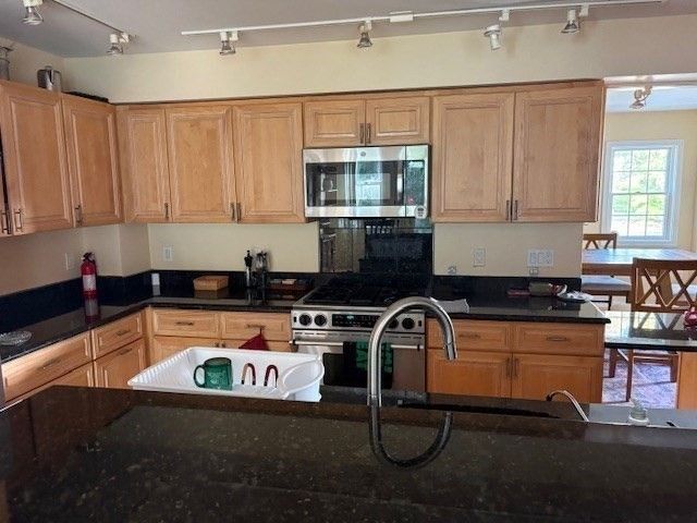 505 Bay Road 1, Hamilton, MA 01982