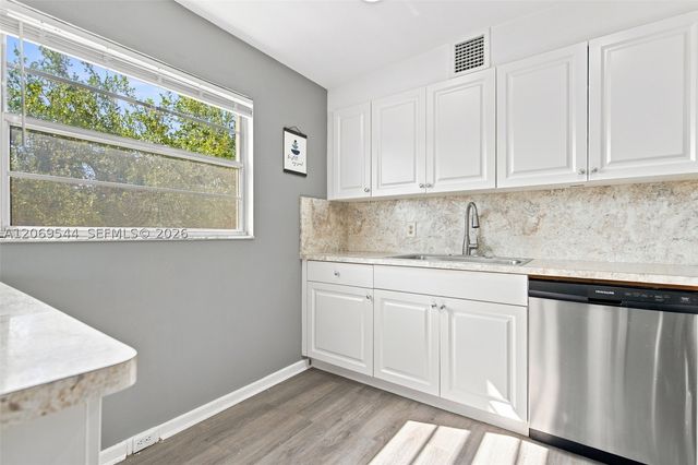 13455 SW 9th Ct 301J, Pembroke Pines, FL 33027