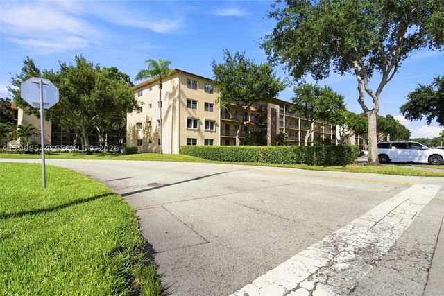 13455 SW 9th Ct 301J, Pembroke Pines, FL 33027