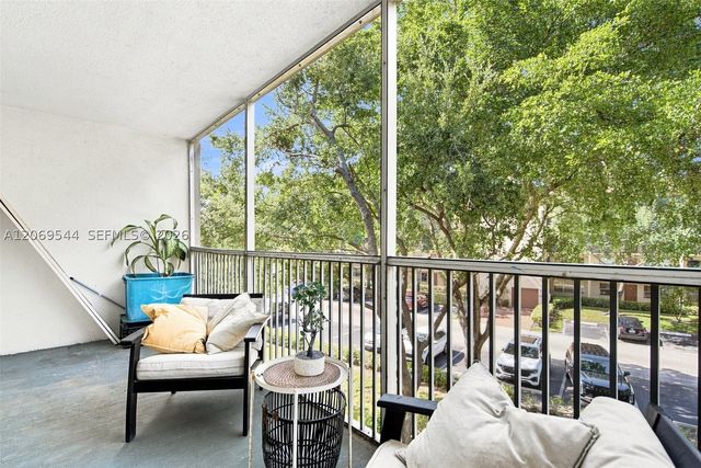 13455 SW 9th Ct 301J, Pembroke Pines, FL 33027