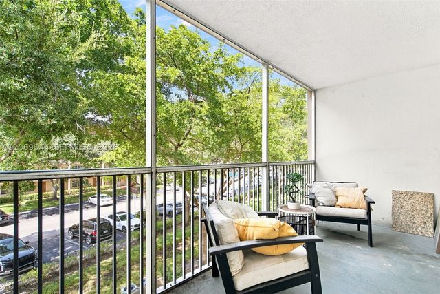 13455 SW 9th Ct 301J, Pembroke Pines, FL 33027
