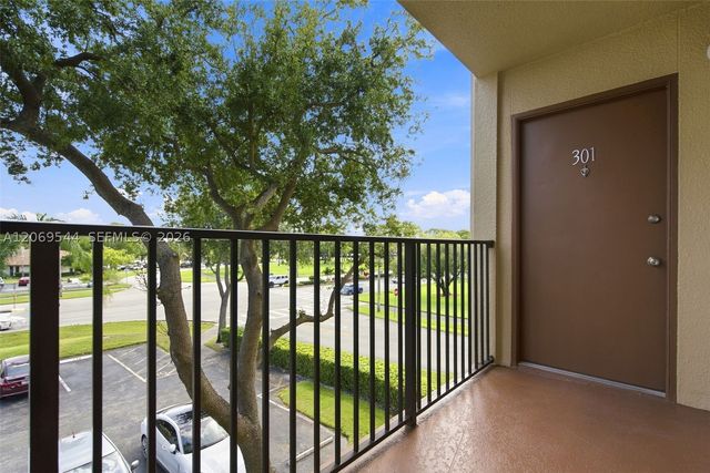 13455 SW 9th Ct 301J, Pembroke Pines, FL 33027