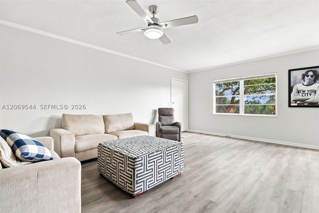 13455 SW 9th Ct 301J, Pembroke Pines, FL 33027