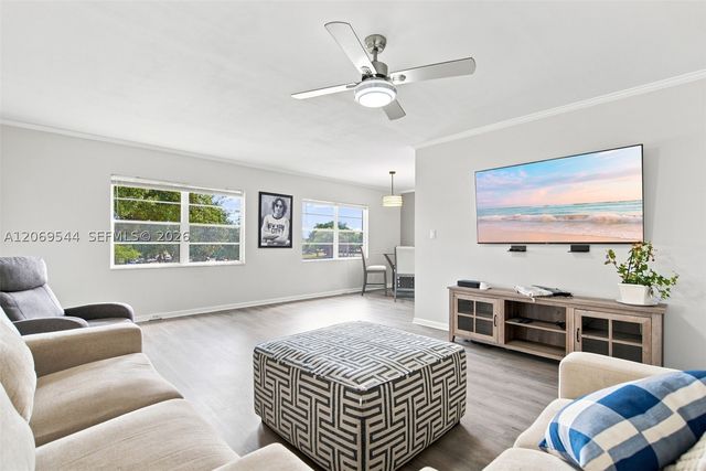 13455 SW 9th Ct 301J, Pembroke Pines, FL 33027