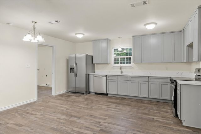 1015 W Park Drive, Wills Point, TX 75169
