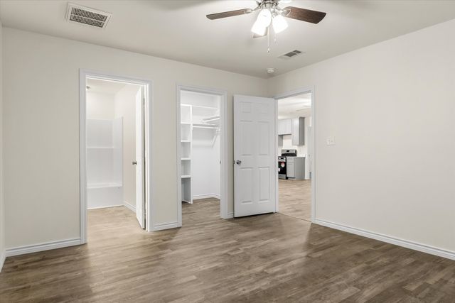1015 W Park Drive, Wills Point, TX 75169