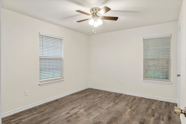 1015 W Park Drive, Wills Point, TX 75169