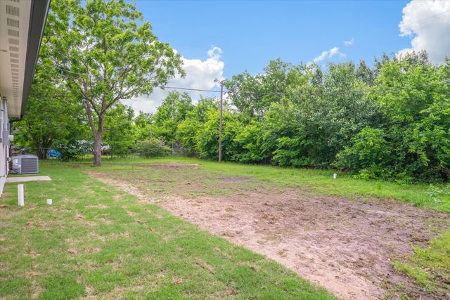 1015 W Park Drive, Wills Point, TX 75169