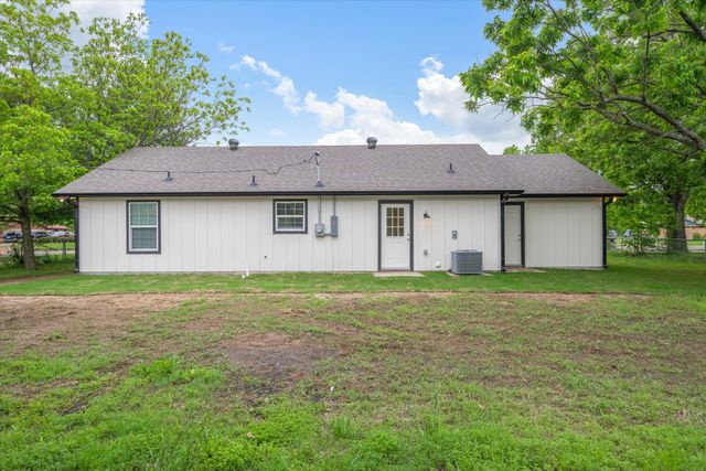 1015 W Park Drive, Wills Point, TX 75169
