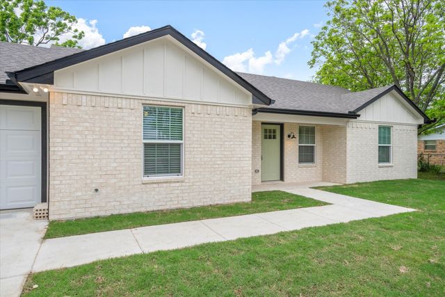 1015 W Park Drive, Wills Point, TX 75169
