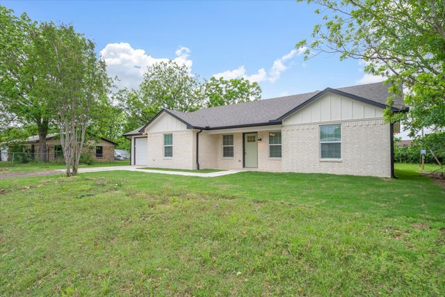 1015 W Park Drive, Wills Point, TX 75169