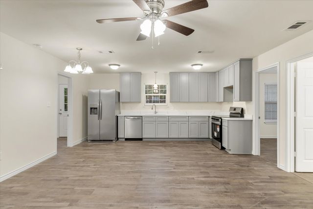 1015 W Park Drive, Wills Point, TX 75169