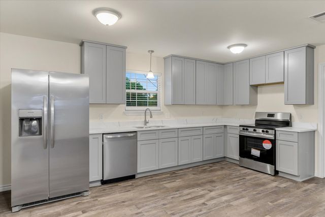 1015 W Park Drive, Wills Point, TX 75169