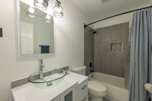 20900 Waterside DR 1, Lago Vista, TX 78645