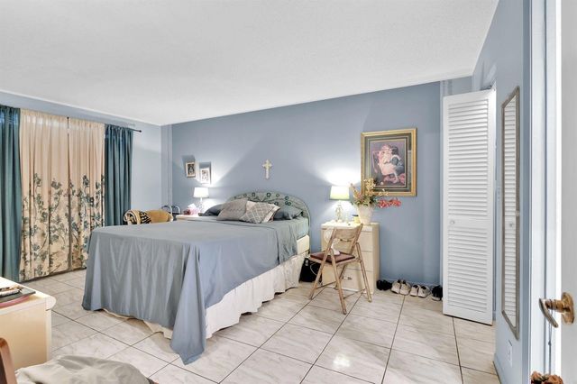 711 Lori Drive 204, Palm Springs, FL 33461