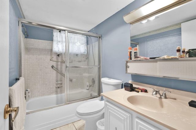 711 Lori Drive 204, Palm Springs, FL 33461