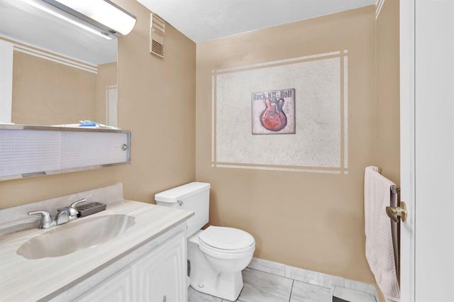 711 Lori Drive 204, Palm Springs, FL 33461