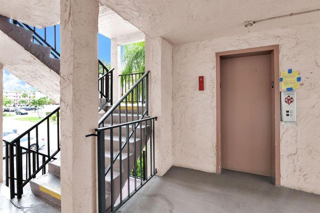 711 Lori Drive 204, Palm Springs, FL 33461