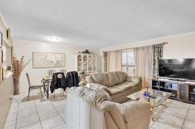 711 Lori Drive 204, Palm Springs, FL 33461