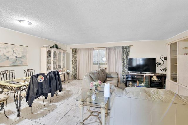 711 Lori Drive 204, Palm Springs, FL 33461