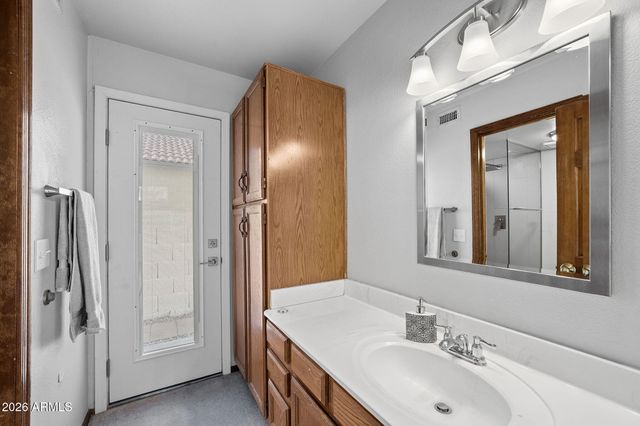 1214 W SEASHORE Drive, Gilbert, AZ 85233