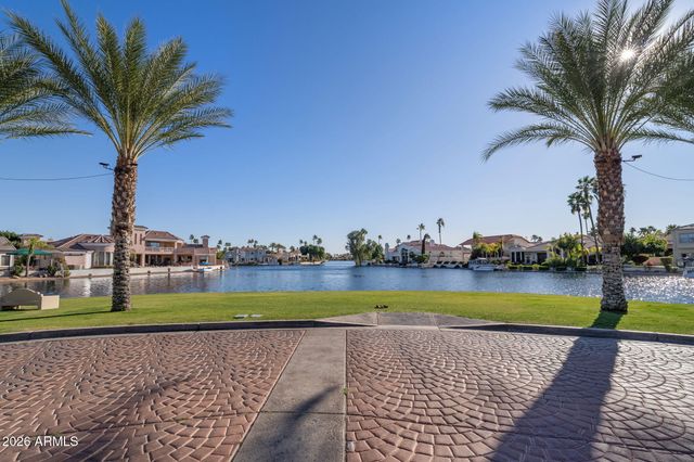 1214 W SEASHORE Drive, Gilbert, AZ 85233